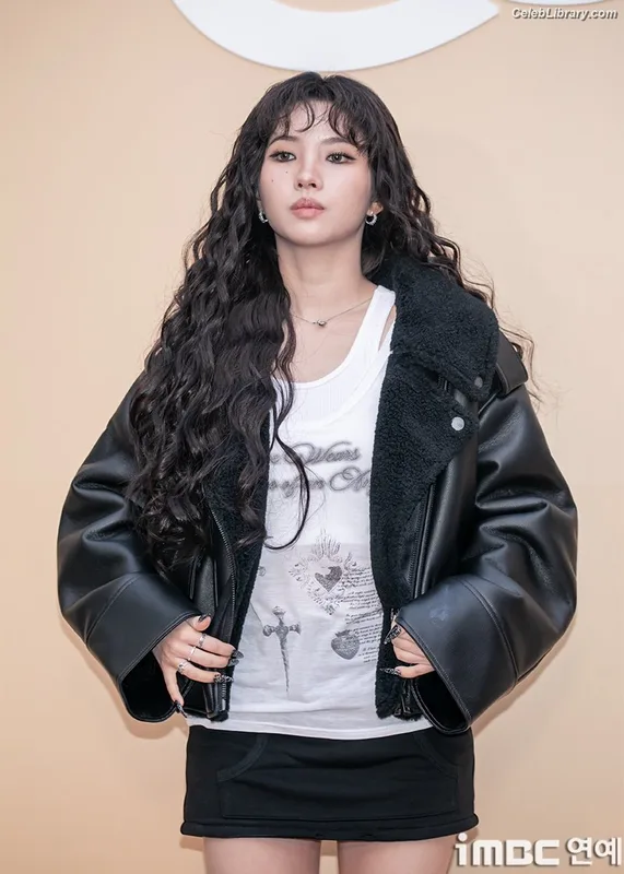 Soyeon  (G)I-IDLE photo 13 of 822