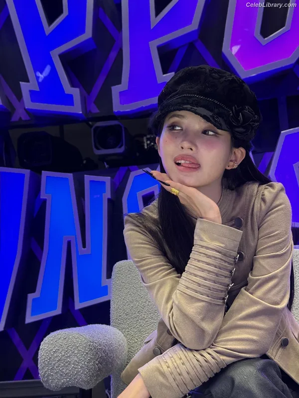 Soyeon  (G)I-IDLE photo 23 of 822