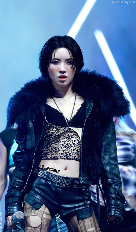 Soyeon  (G)I-IDLE photo 19 of 822