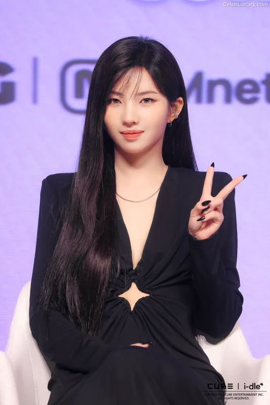 Soyeon  (G)I-IDLE photo 21 of 822