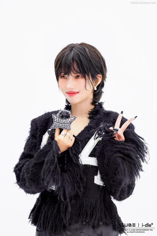 Soyeon  (G)I-IDLE photo 2 of 822