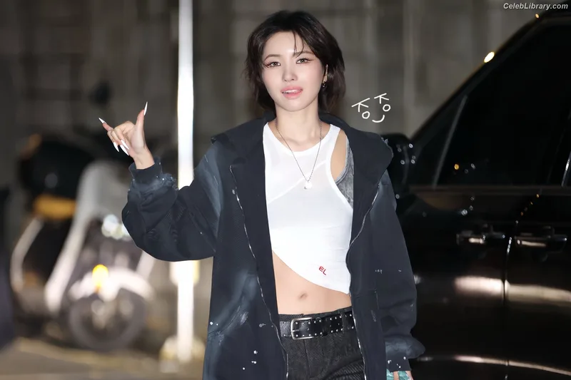 Soyeon  (G)I-IDLE photo 9 of 822