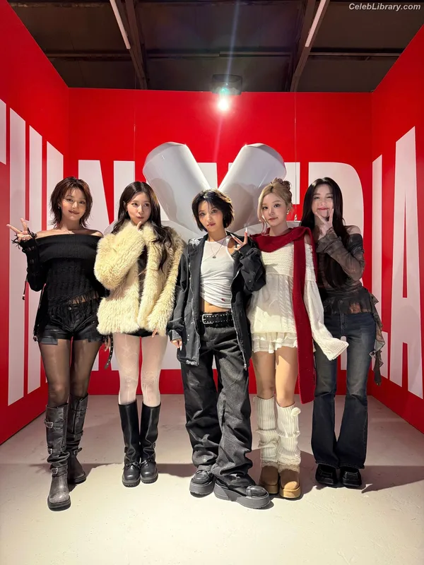 Soyeon  (G)I-IDLE photo 12 of 822