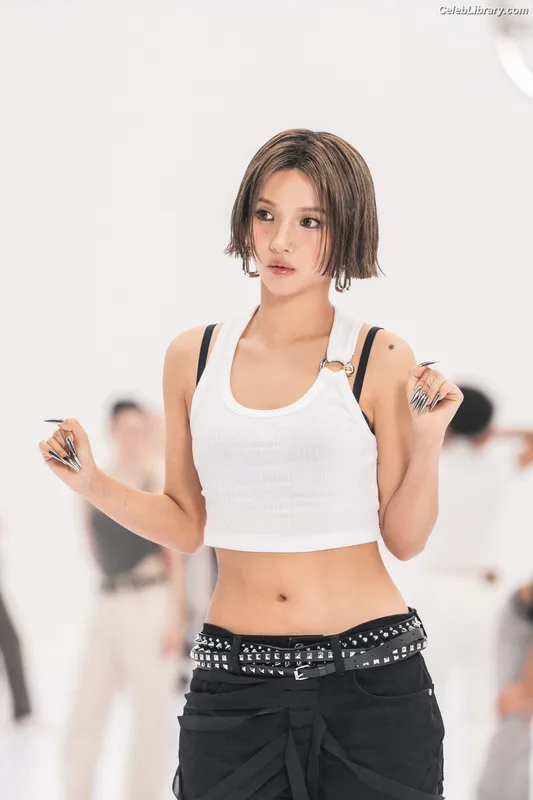 Soyeon  (G)I-IDLE photo 15 of 822