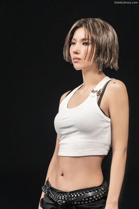 Soyeon  (G)I-IDLE photo 16 of 822