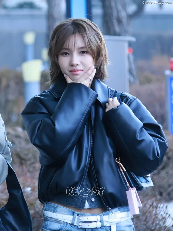 Soyeon  (G)I-IDLE photo 19 of 822