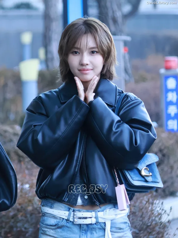 Soyeon  (G)I-IDLE photo 20 of 822