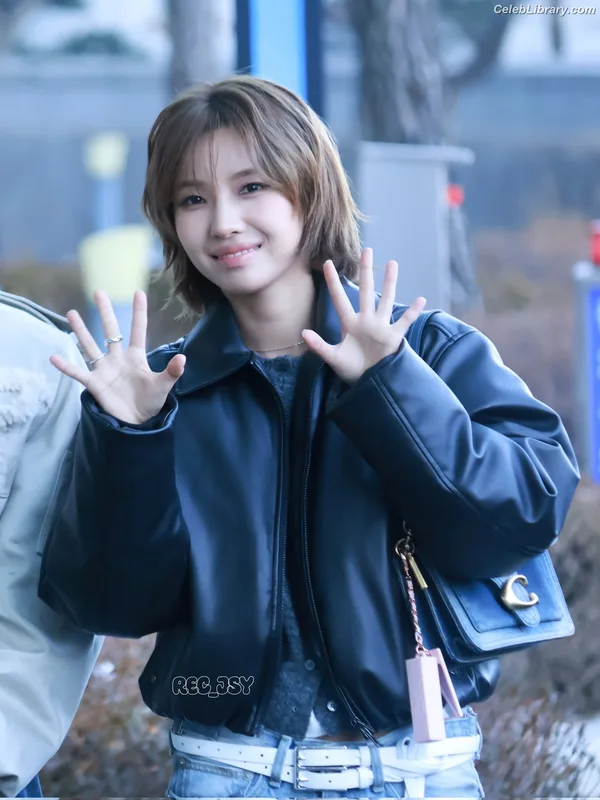 Soyeon  (G)I-IDLE photo 22 of 822