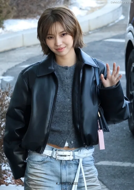 Soyeon  (G)I-IDLE photo 24 of 822
