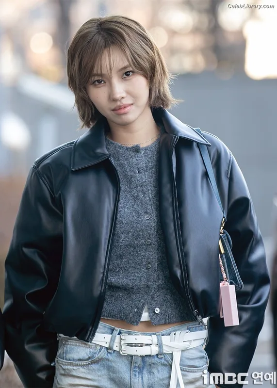 Soyeon  (G)I-IDLE photo 3 of 822
