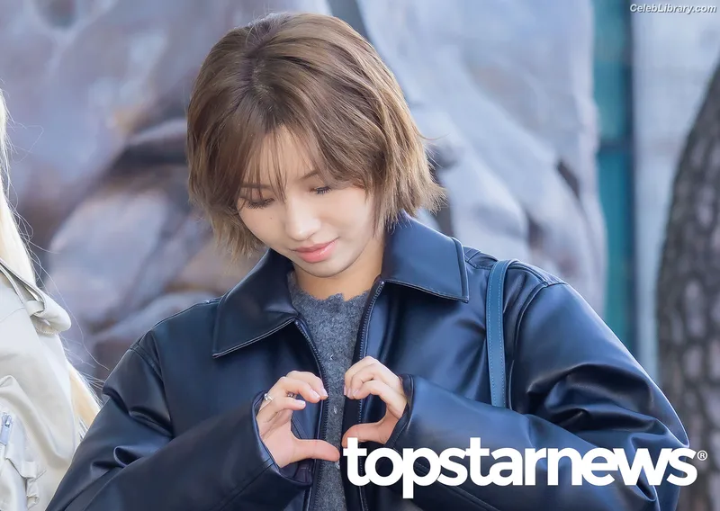 Soyeon  (G)I-IDLE photo 4 of 822