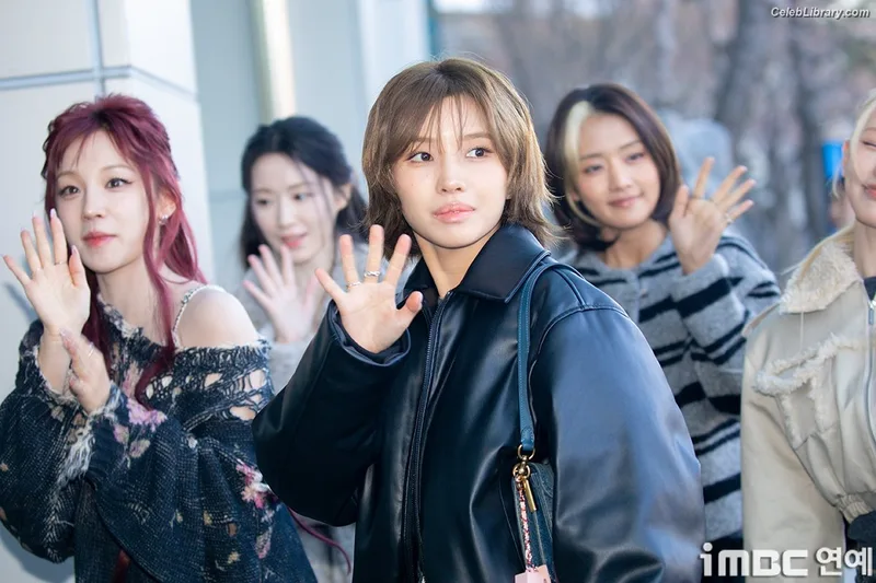 Soyeon  (G)I-IDLE photo 10 of 822