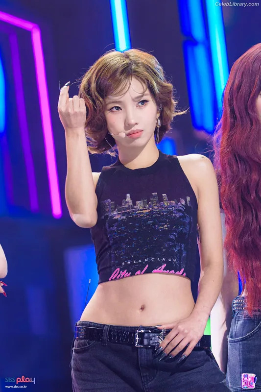 Soyeon  (G)I-IDLE photo 17 of 822