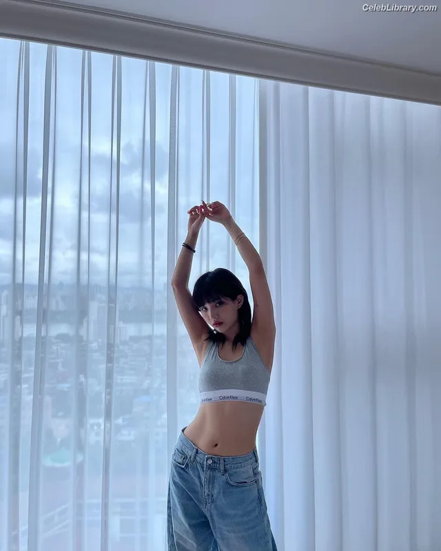 Soyeon  (G)I-IDLE photo 3 of 822