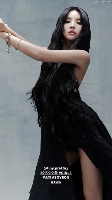 Soyeon  (G)I-IDLE photo 8 of 822