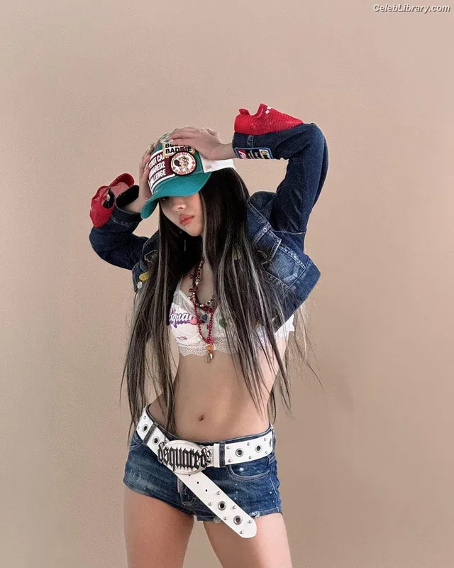 Soyeon  (G)I-IDLE photo 11 of 822