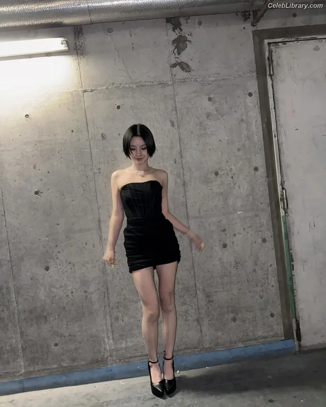 Soyeon  (G)I-IDLE photo 15 of 822