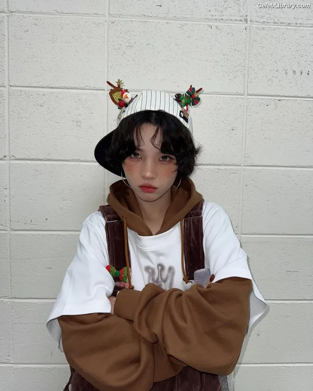 Soyeon  (G)I-IDLE photo 17 of 822