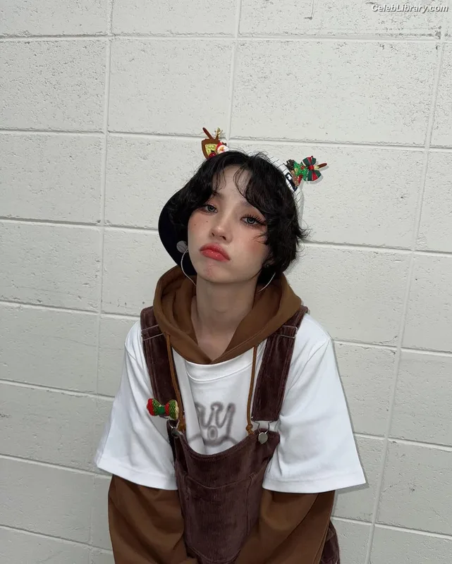 Soyeon  (G)I-IDLE photo 24 of 822