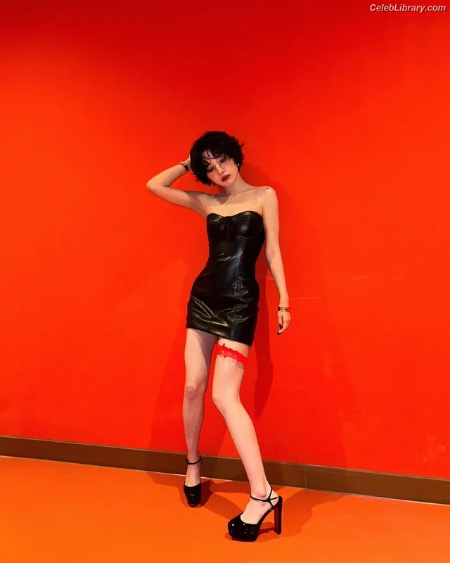 Soyeon  (G)I-IDLE photo 3 of 822