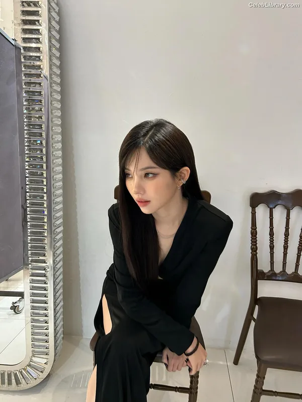 Soyeon  (G)I-IDLE photo 11 of 822