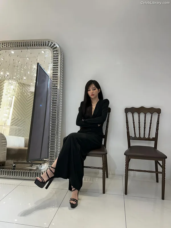 Soyeon  (G)I-IDLE photo 12 of 822