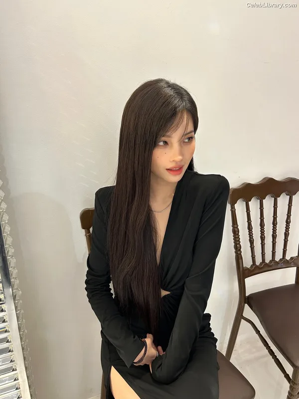 Soyeon  (G)I-IDLE photo 14 of 822