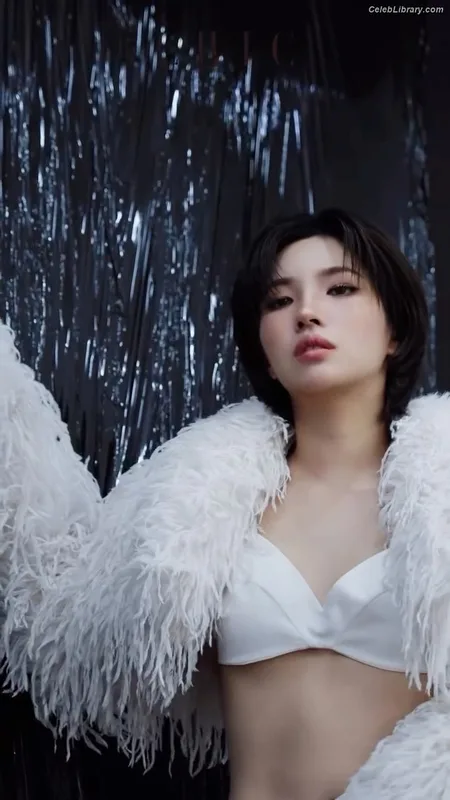 Soyeon  (G)I-IDLE photo 19 of 822