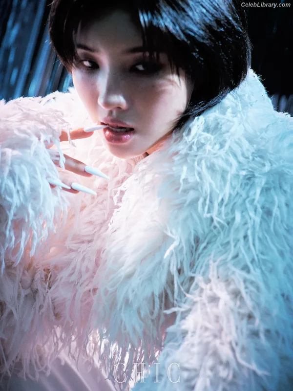 Soyeon  (G)I-IDLE photo 10 of 822