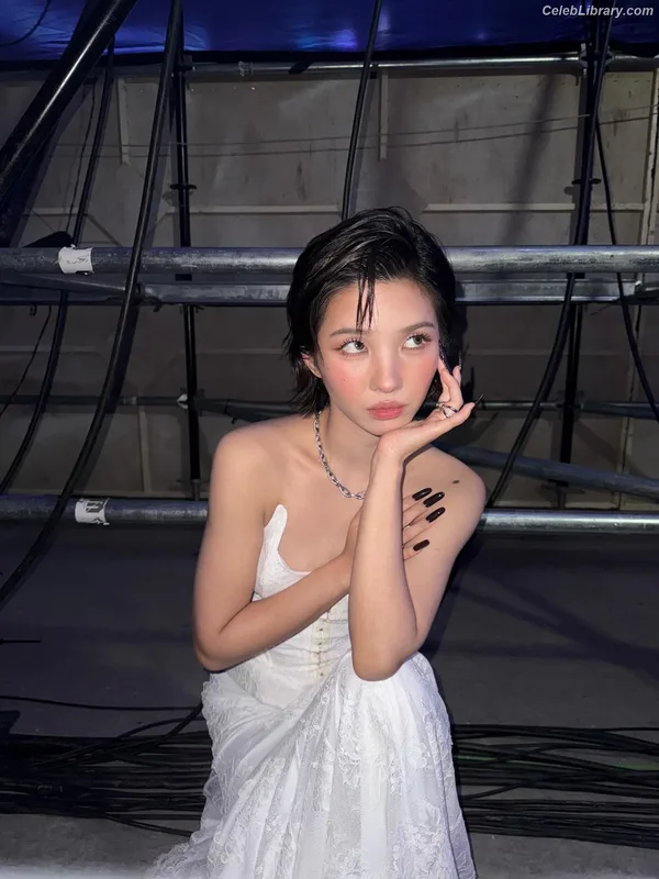 Soyeon  (G)I-IDLE photo 17 of 822