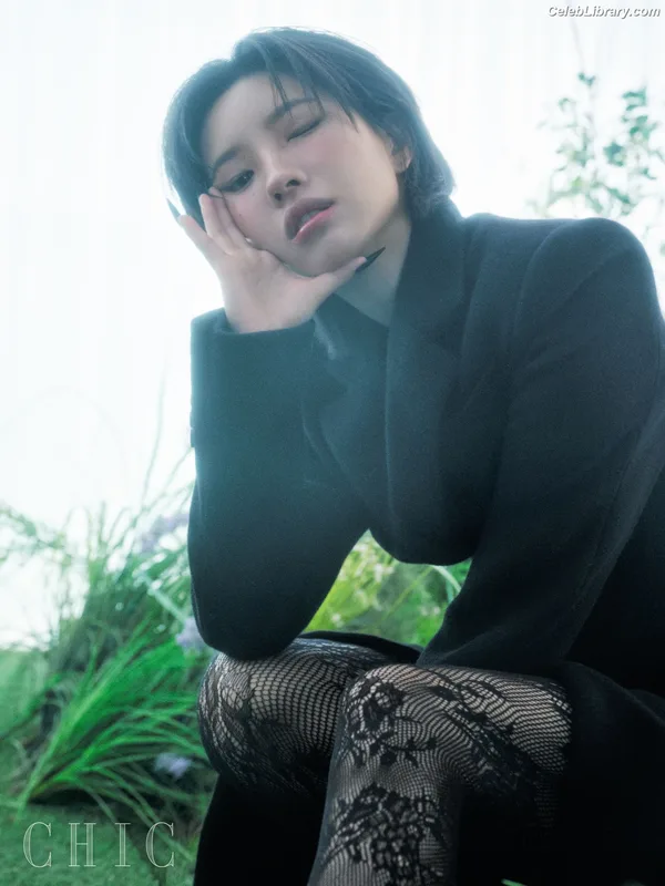Soyeon  (G)I-IDLE photo 20 of 822