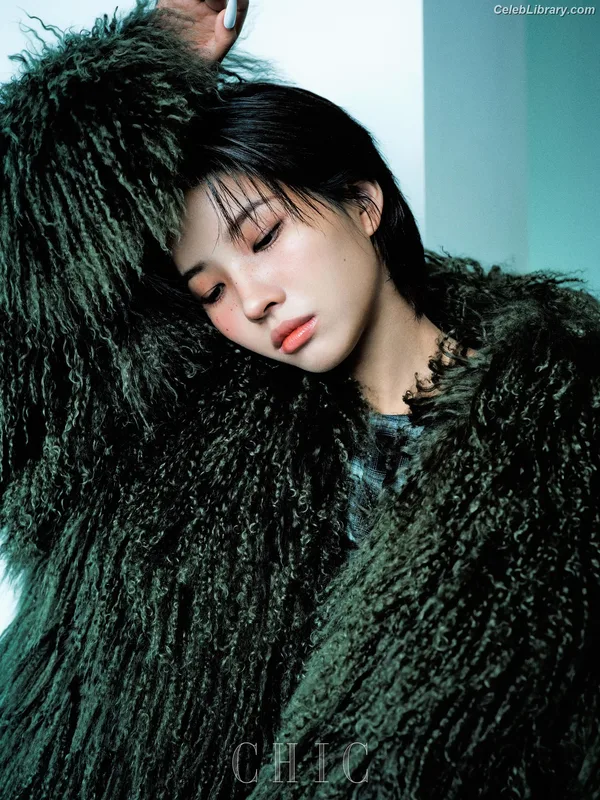 Soyeon  (G)I-IDLE photo 21 of 822