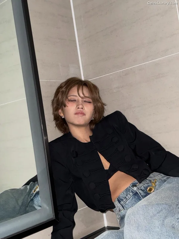 Soyeon  (G)I-IDLE photo 16 of 822