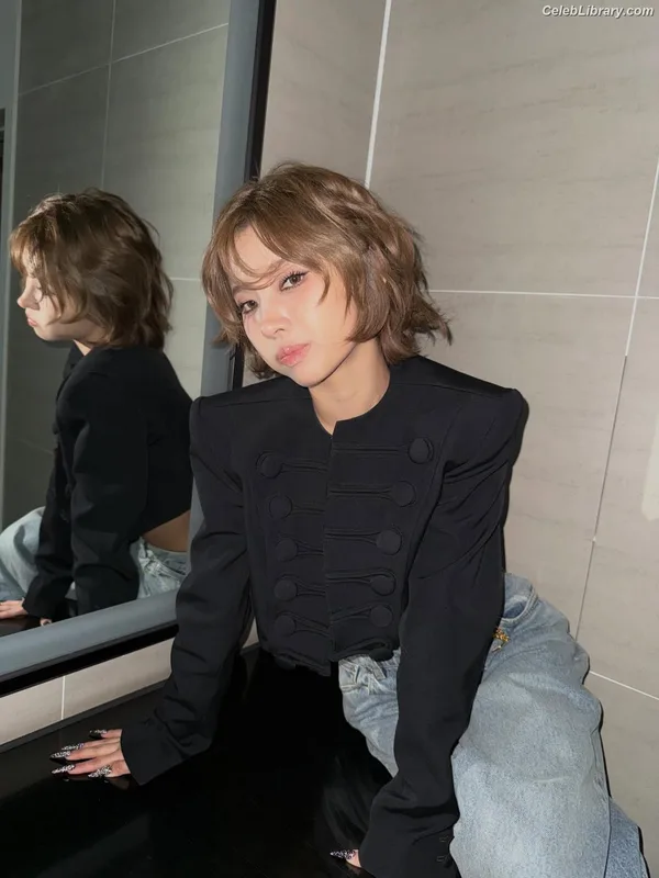 Soyeon  (G)I-IDLE photo 21 of 822