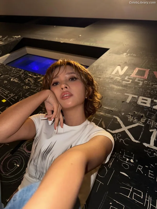 Soyeon  (G)I-IDLE photo 12 of 822