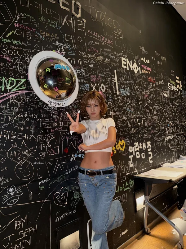 Soyeon  (G)I-IDLE photo 16 of 822