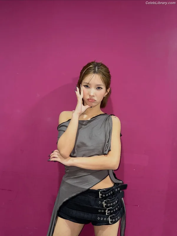 Soyeon  (G)I-IDLE photo 21 of 822