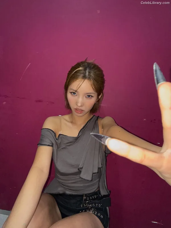 Soyeon  (G)I-IDLE photo 6 of 822