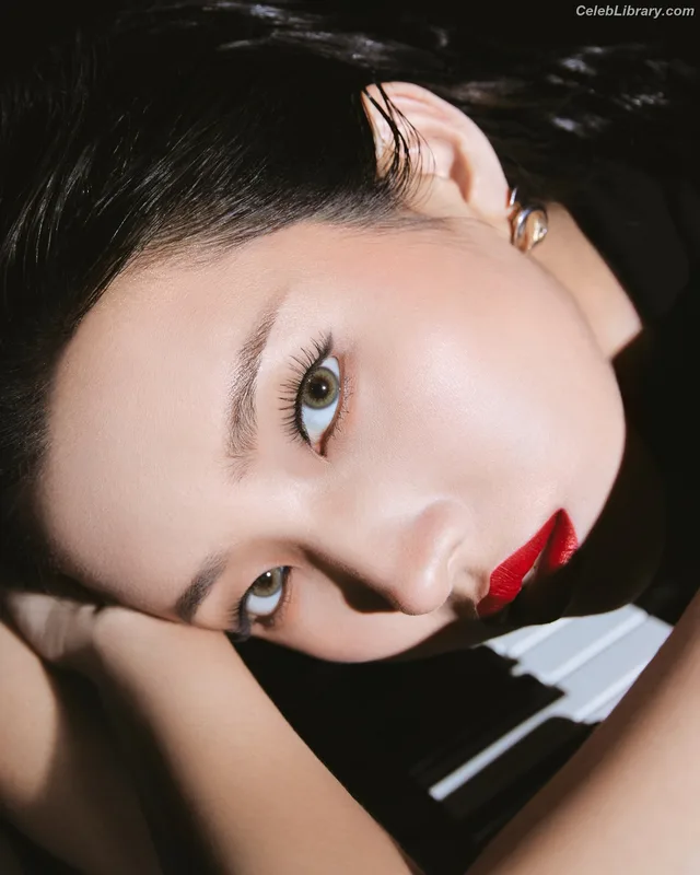 Soyeon  (G)I-IDLE photo 11 of 822