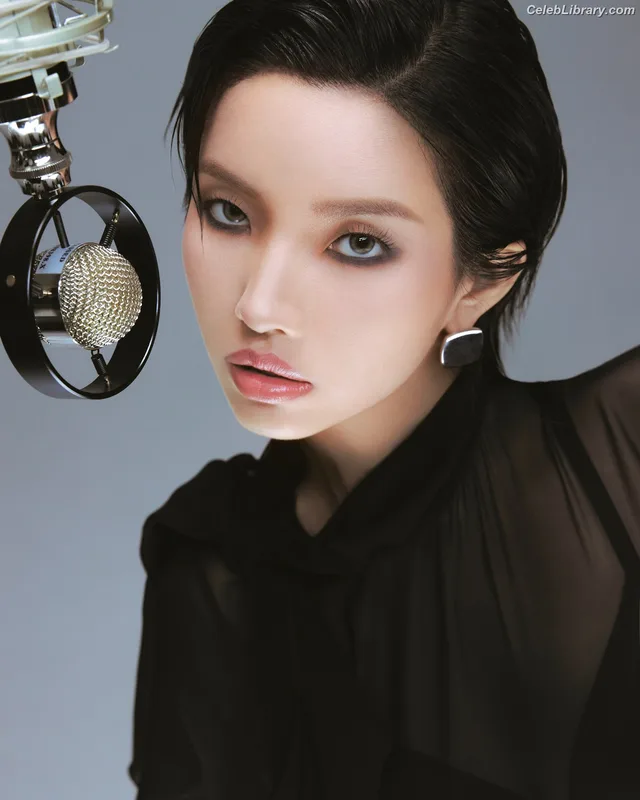 Soyeon  (G)I-IDLE photo 16 of 822