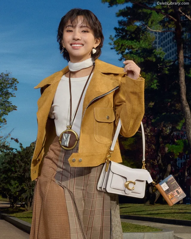 Soyeon  (G)I-IDLE photo 20 of 822