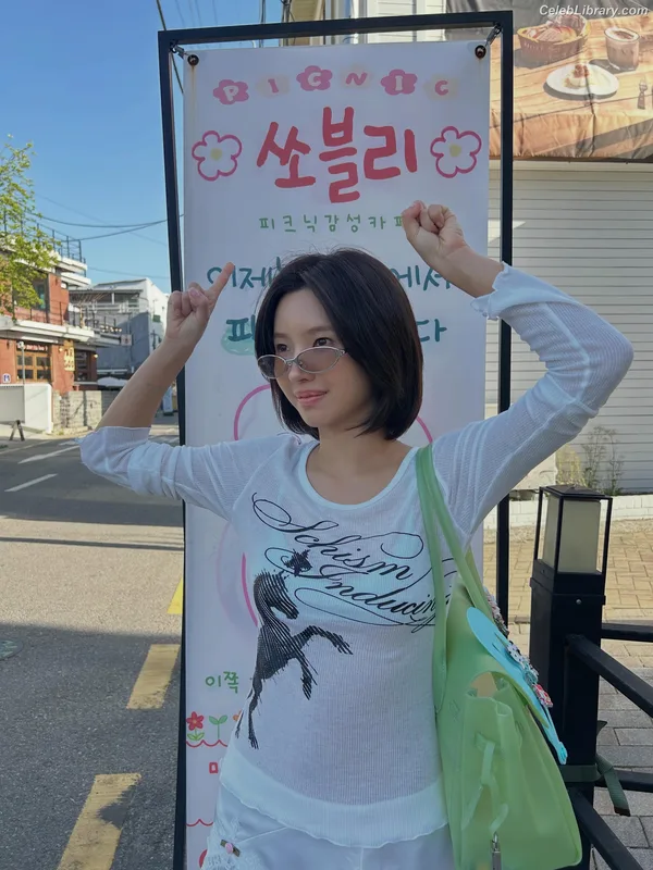 Soyeon  (G)I-IDLE photo 7 of 822