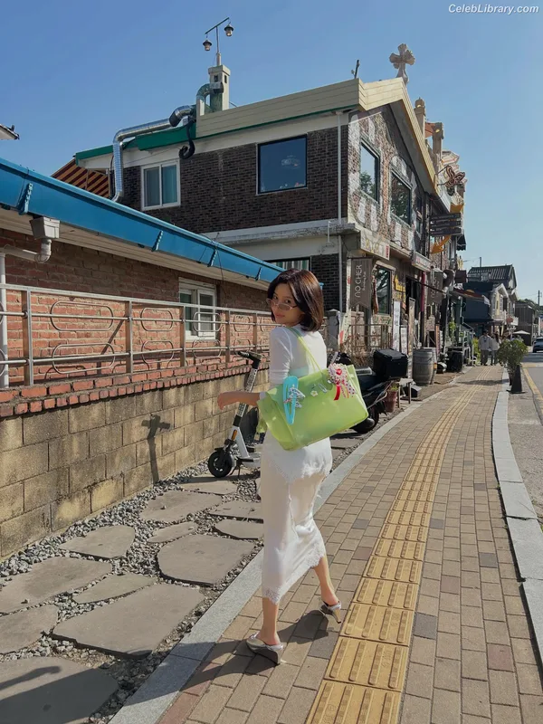 Soyeon  (G)I-IDLE photo 8 of 822