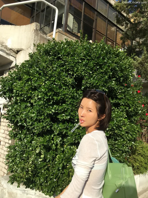 Soyeon  (G)I-IDLE photo 10 of 822
