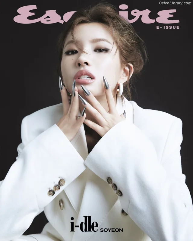 Soyeon  (G)I-IDLE photo 16 of 822
