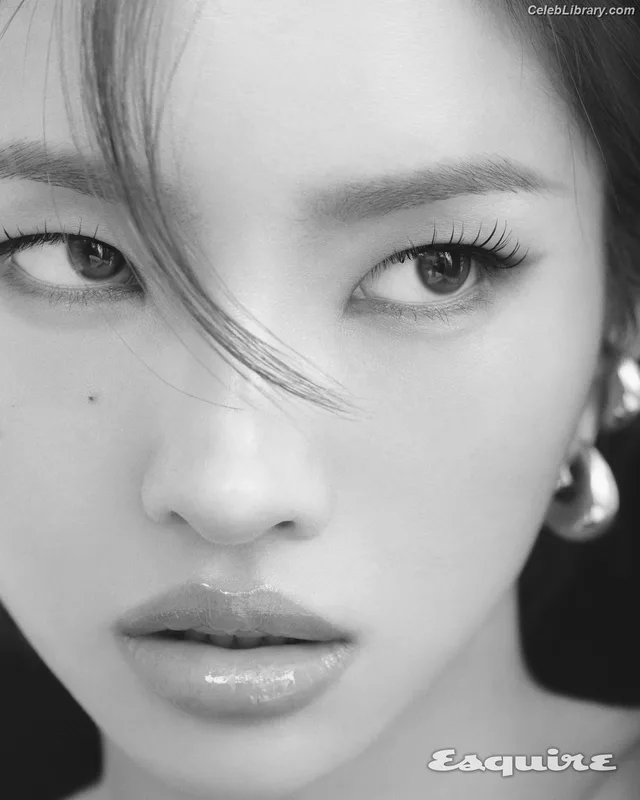 Soyeon  (G)I-IDLE photo 20 of 822