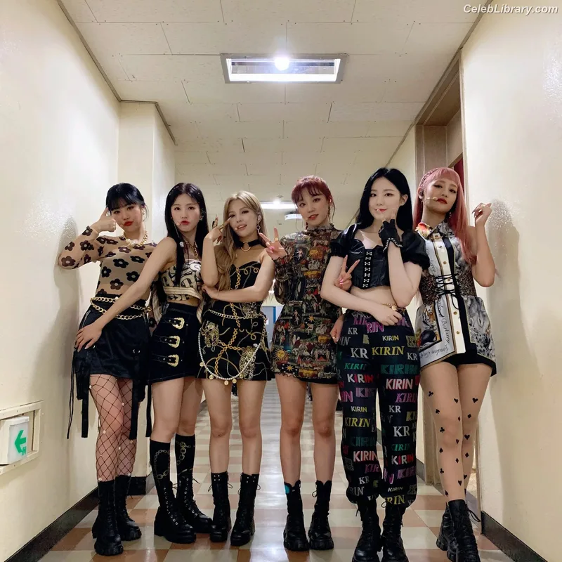 Soyeon  (G)I-IDLE photo 17 of 822