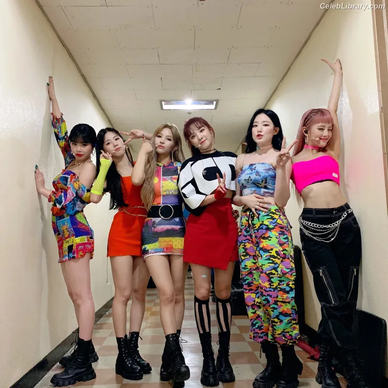 Soyeon  (G)I-IDLE photo 19 of 822