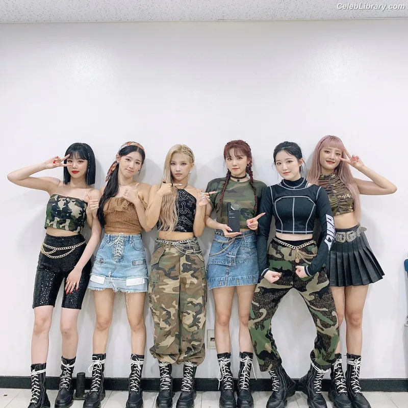 Soyeon  (G)I-IDLE photo 2 of 822