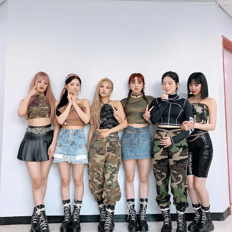 Soyeon  (G)I-IDLE photo 3 of 822